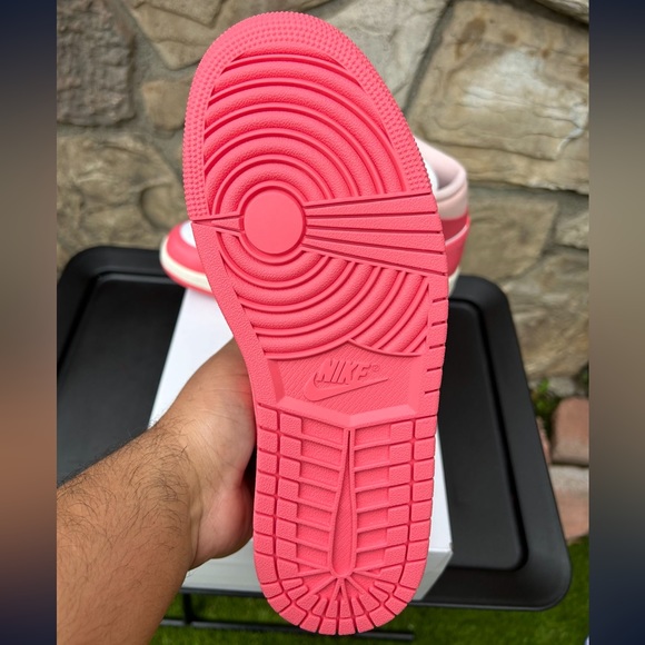 Air Jordan 1 Mid “Strawberries and Cream” Size 6.5 Women’s - Picture 10 of 11